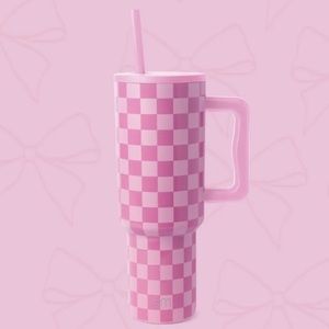 simple modern Valentine’s Day checkered trek